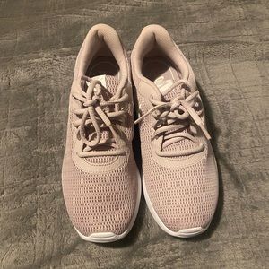 NIKE PINK tanjun sneakers particle beige NEVER WORN comfortable